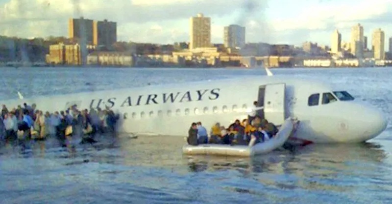 दुवै इन्जिन फेल भएपछि पाइलटले विमानलाई नदीमा अवतरण गरेको त्यो ऐतिहासिक घटना