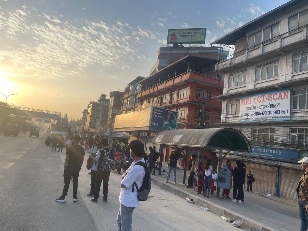 यातायात बन्दले यात्रु अलपत्र, हड्ताल खुलाउन छैन पहल