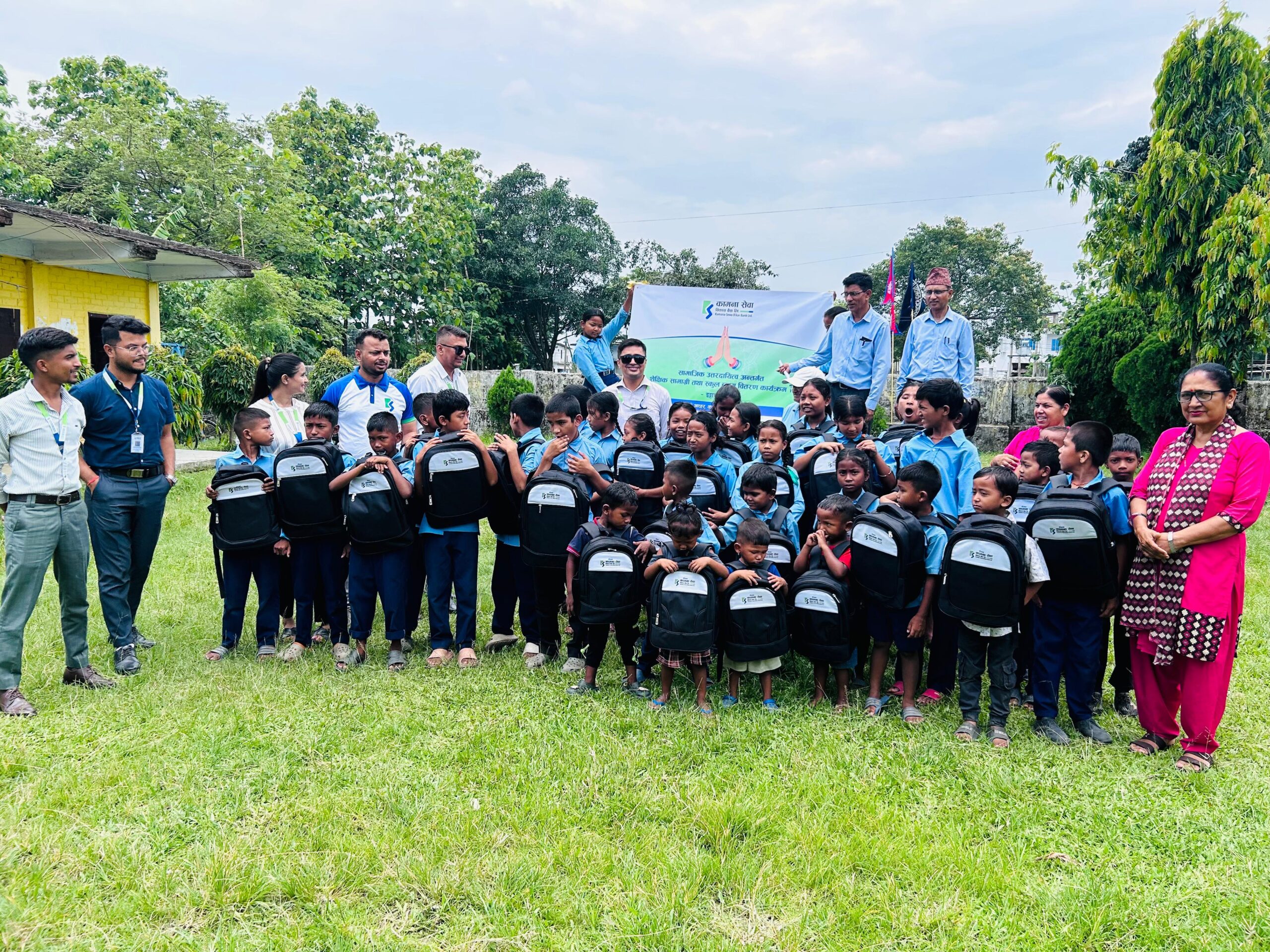 कामना सेवा विकास बैंकद्वारा विद्यालयलाई शैक्षिक सामग्री तथा स्कुल ब्याग वितरण
