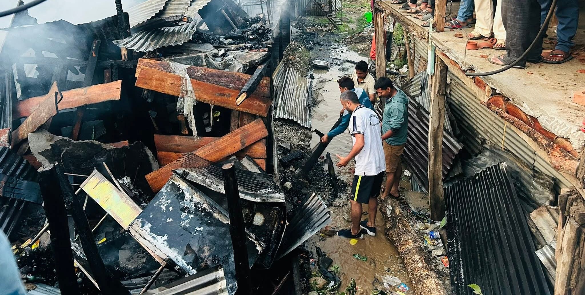 साँफेबगरको आगलागी पीडित व्यापारीले बीमकबाट पाए क्षतिपूर्ती, मिल्यो राहत