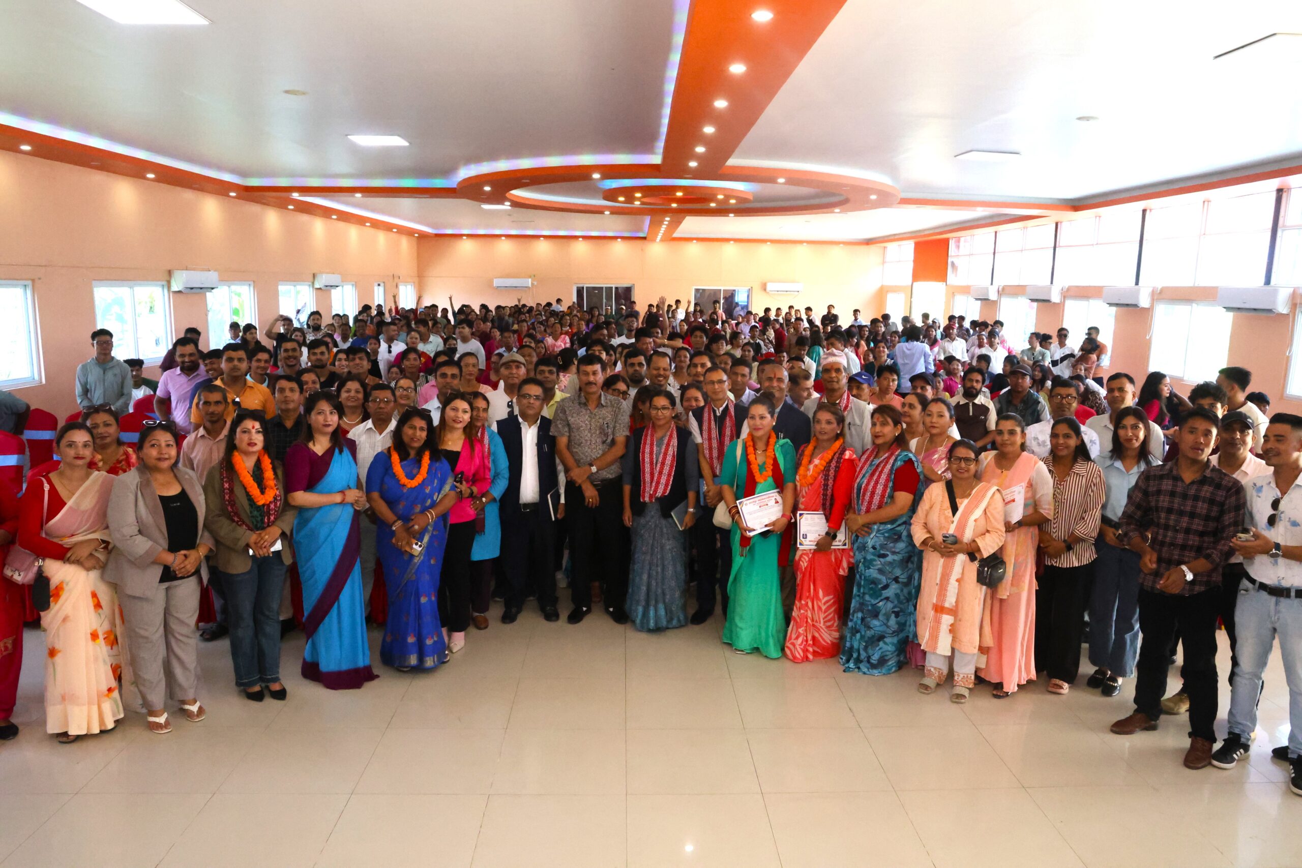 भरतपुर महानगरद्वारा सीपमूलक तालिममा सहभागी ७७९ जनालाई प्रमाणपत्र वितरण