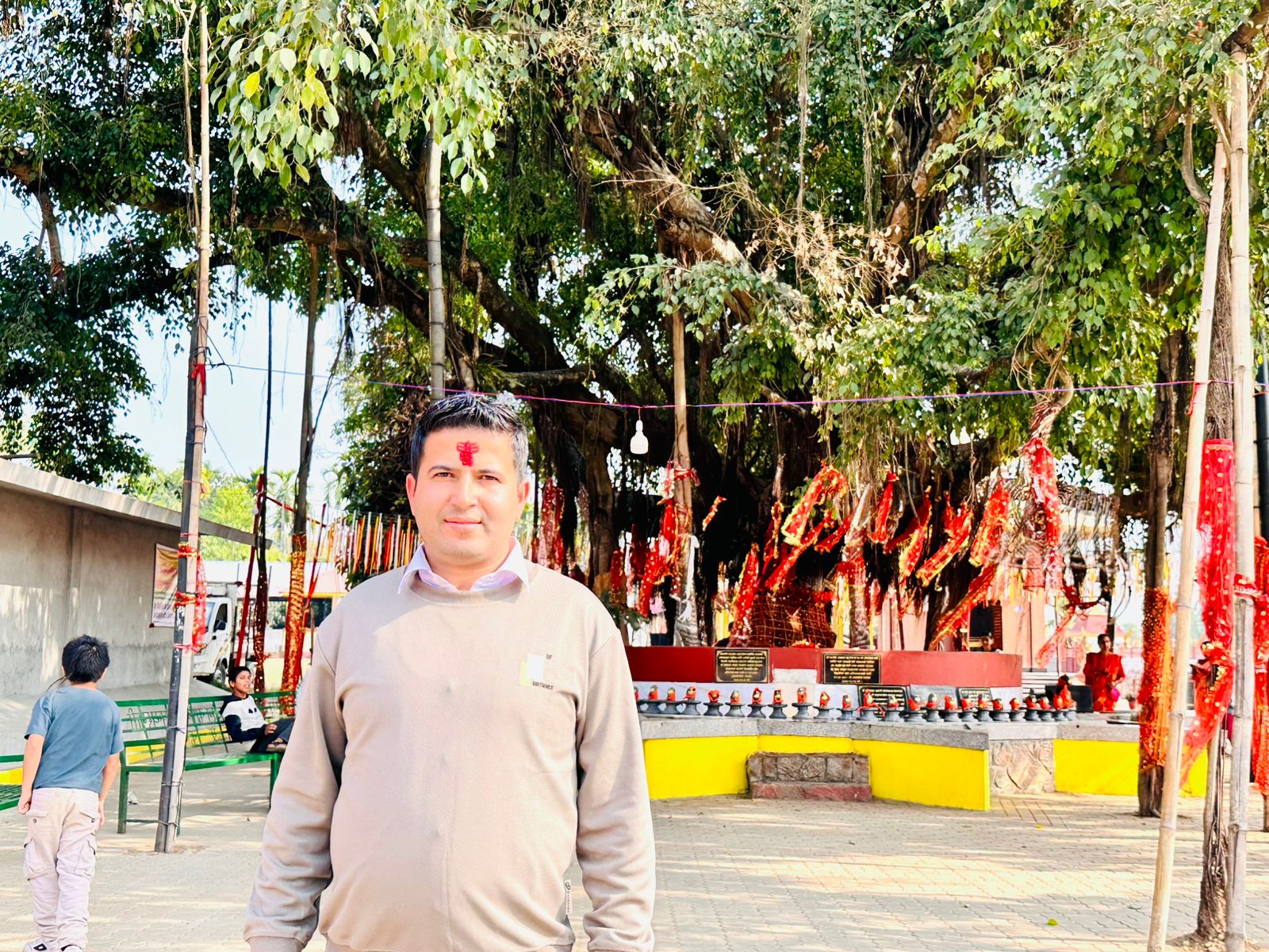 नेपाल लाइफका राजुले वर्षदिनमै संकलन गरे १.२८ करोड प्रिमियम, डबल समृद्धि पदक पाउने