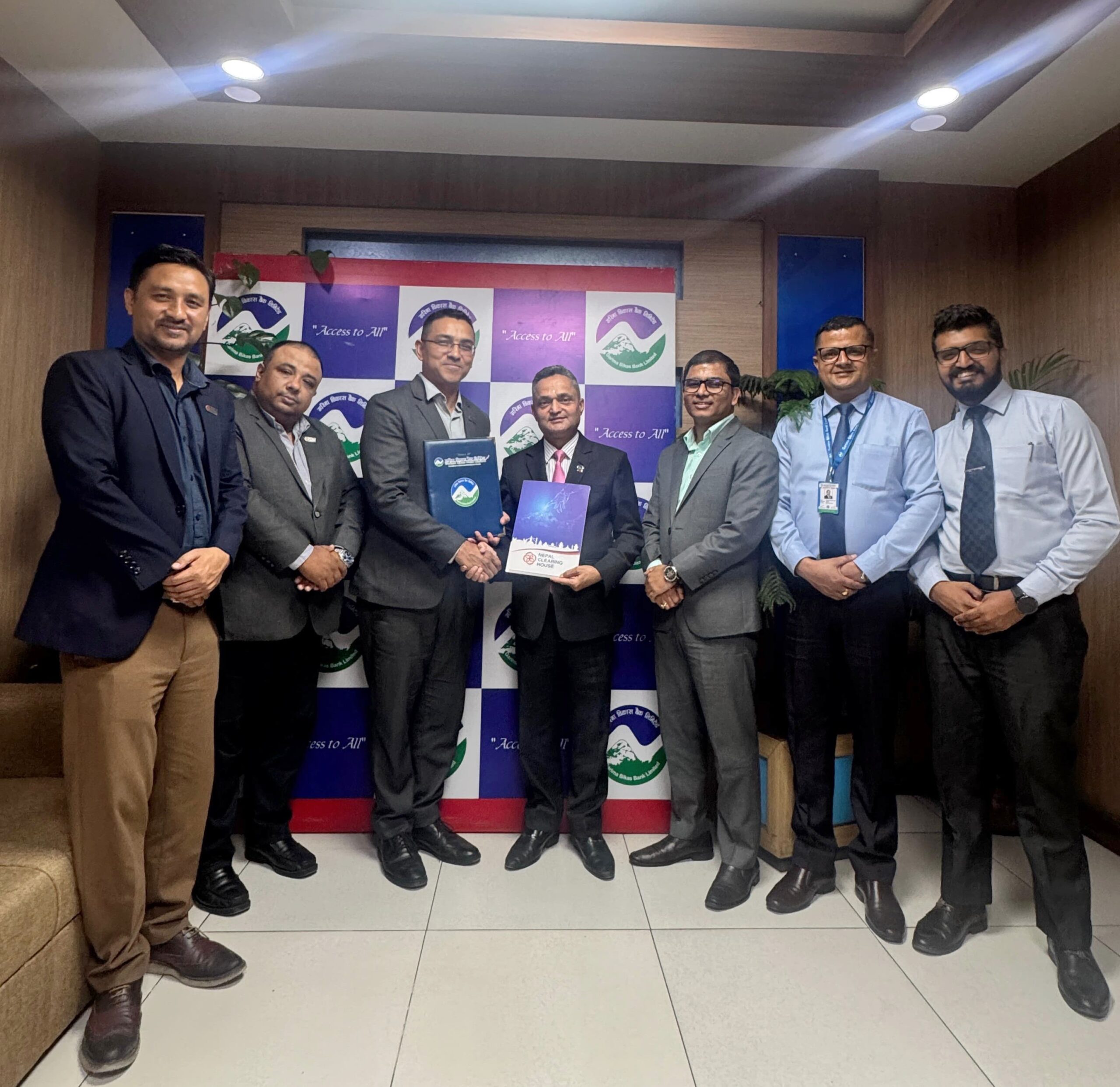 गरिमा विकास बैंक एनपिएस–एनसिएस र नेपाल पे कार्डमा आबद्ध