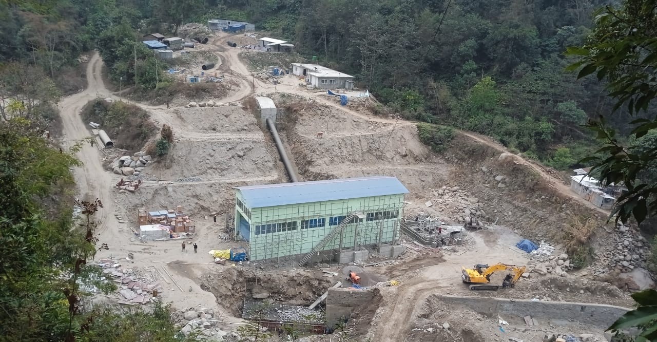 Why did the project cost of Mabilung Energy, which opened the IPO issue, increase?