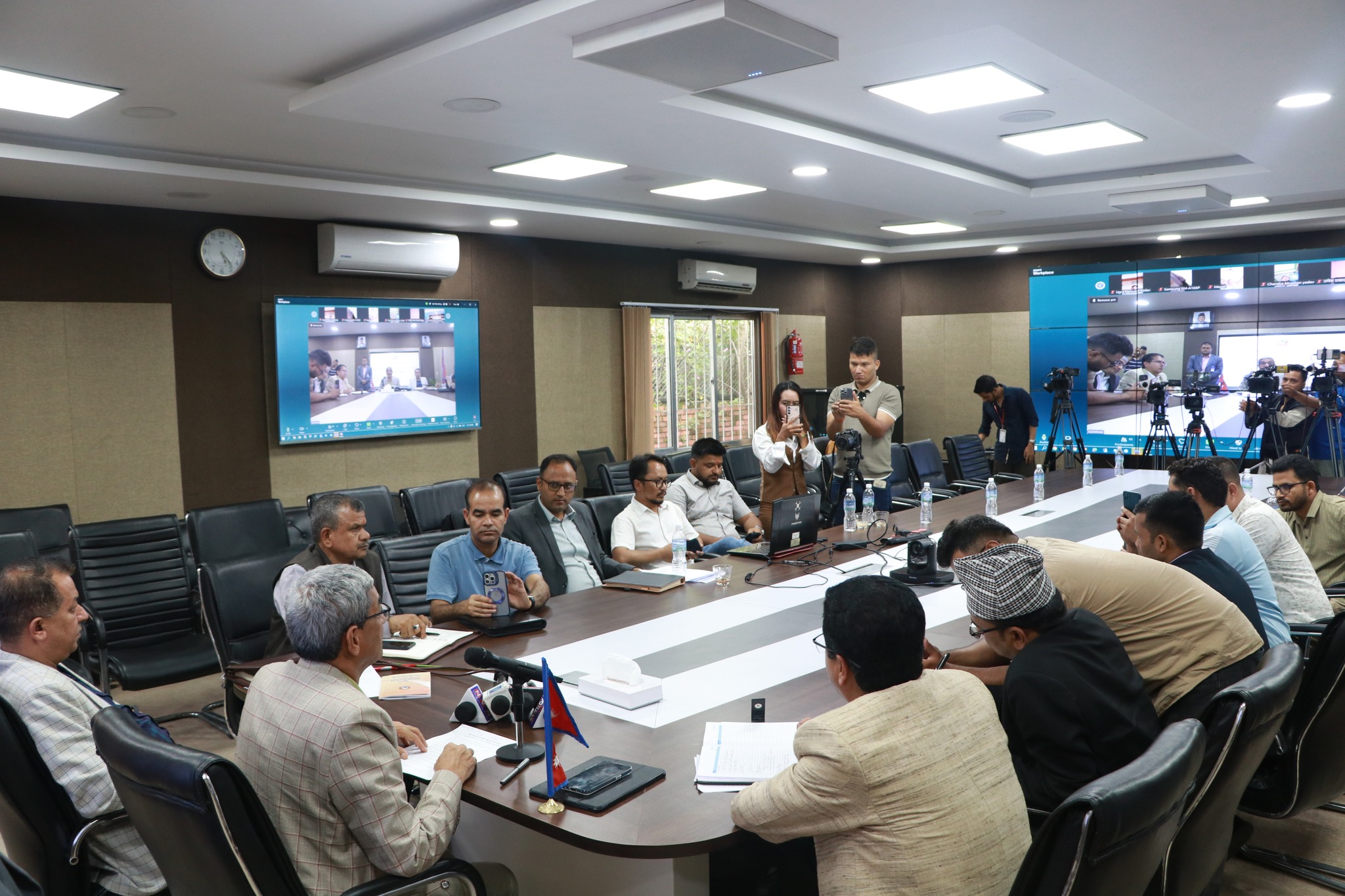 तराई-मधेशका सिडिओ र स्थानीय तहका प्रमुखसँग गृहमन्त्रीको ‘भर्चुअल मिटिङ’