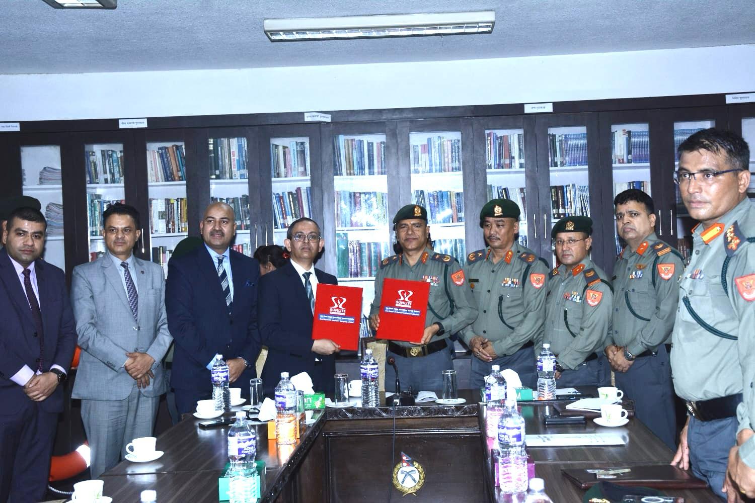 सन नेपाल लाइफद्वारा सशस्त्र प्रहरीबल हल्चोकलाई उद्धार सामग्री हस्तान्तरण