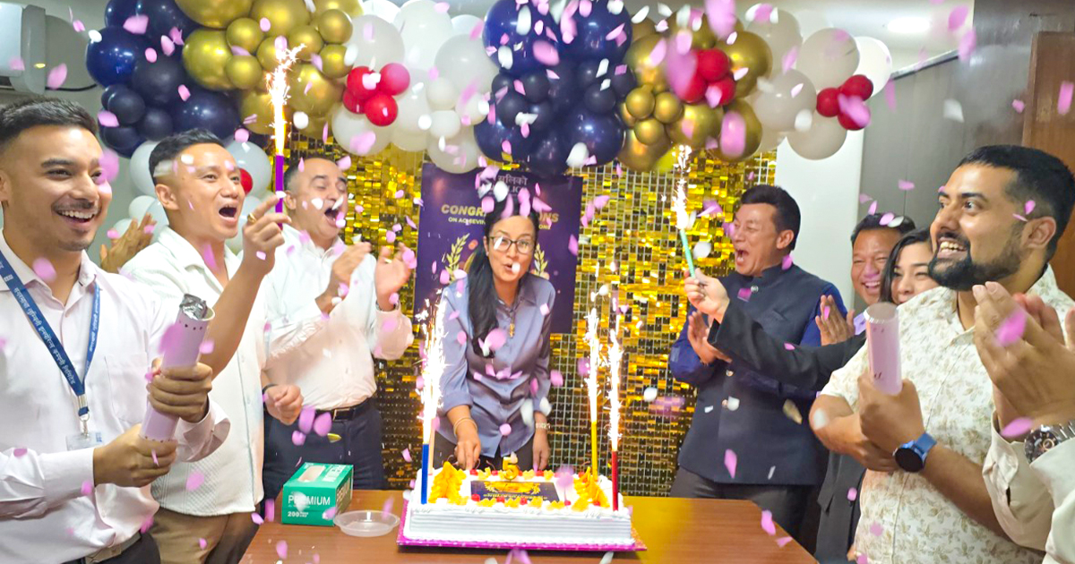 Himalayan Everest rs. Salico earns Rs 5 billion in insurance premium