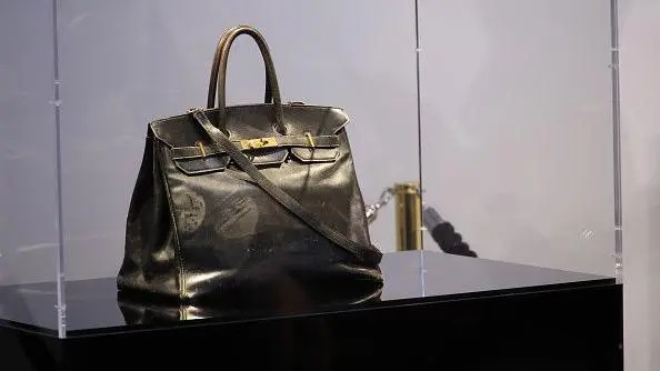 रु. १ अर्ब ३७ करोडमा बिक्री भएको यो ब्यागको विशेषता के छ ?