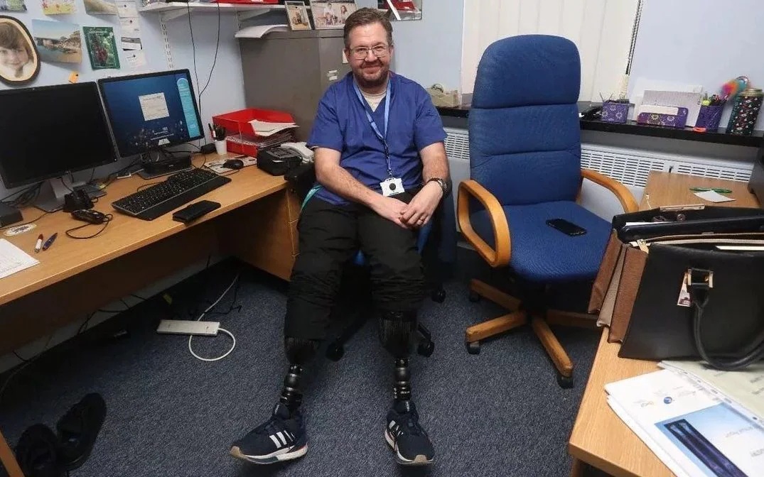 बेलायती सर्जनले आफ्ना दुवै खुट्टा काटेर बीमाको रु. ९.३५ करोड पारे झ्वाम