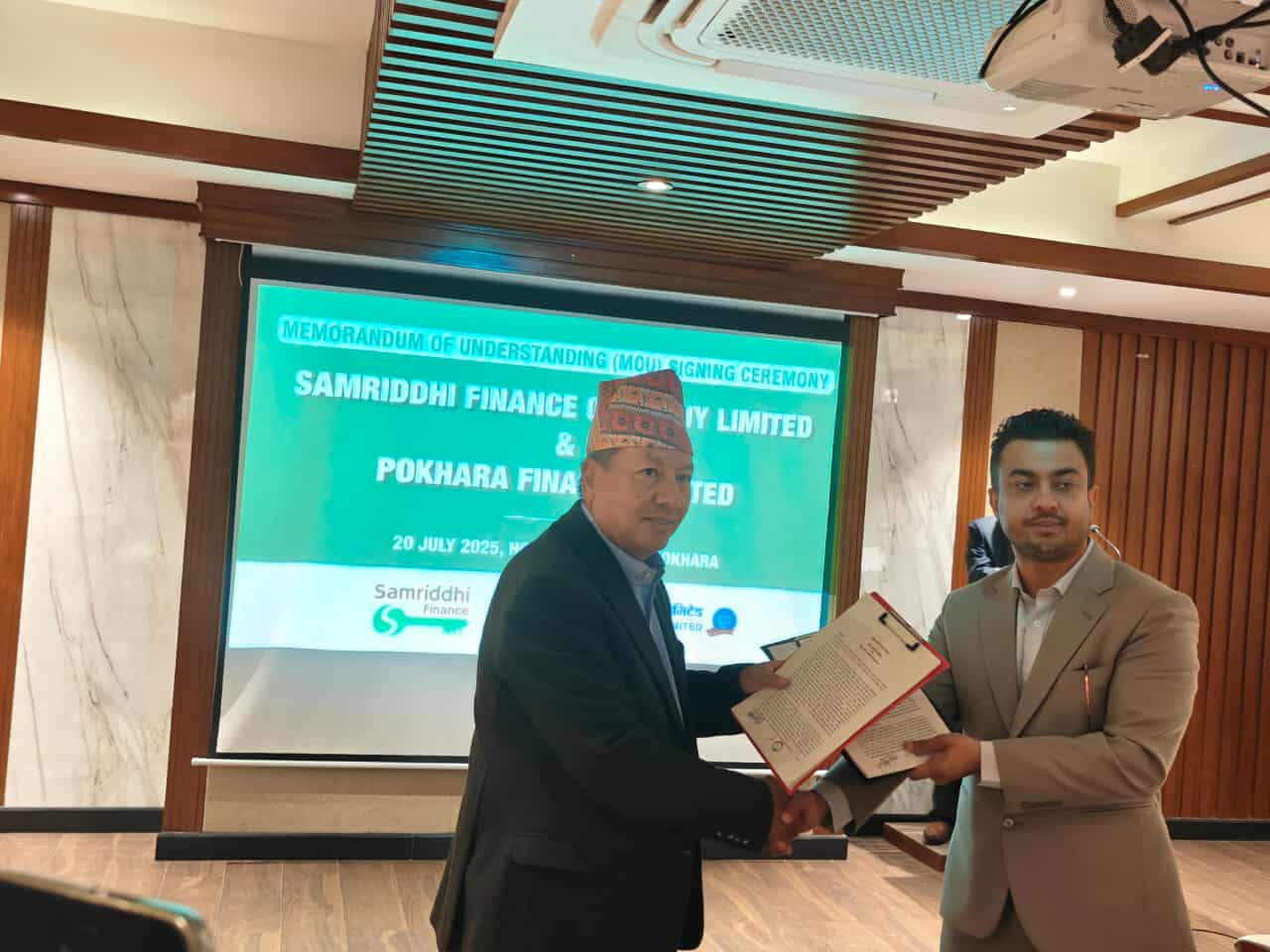 समृद्धि र पोखरा फाइनान्सबीच मर्जर सम्झौता, एकीकृत संस्थाबाट गुणस्तरीय सेवा विस्तार हुने विश्वास