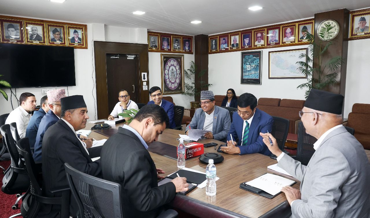 Finance, Health Ministries discuss budget implementation, propose to add 2,100 manpower