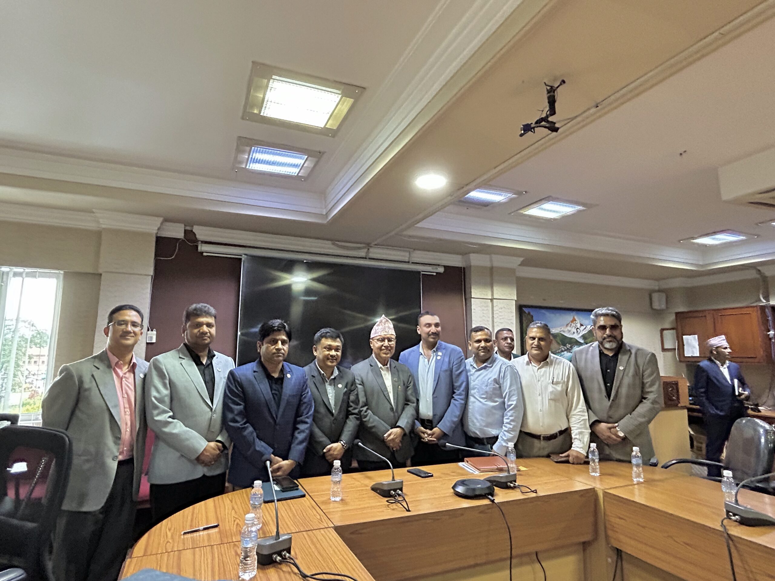 बर्तमान जटिल अवस्थाका सम्बन्धमा नाडा अटोमोवाइल्स एशोसिएशन अफ नेपालको अर्थमन्त्रीसँग छलफल