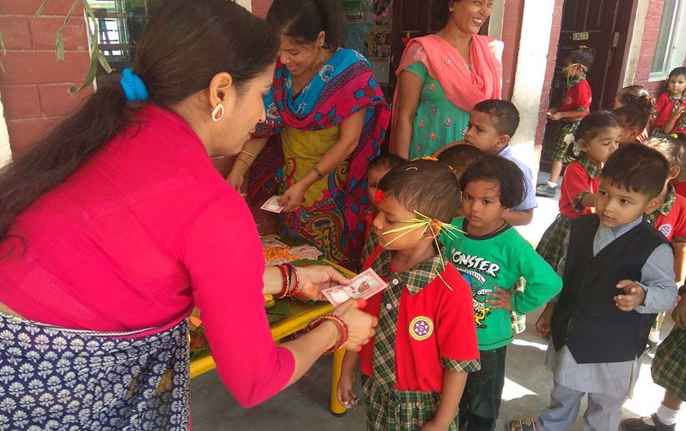 दशैँमा दक्षिणाको सदुपयोगः भविष्य सुनिश्चित  गर्न बीमा गरौं