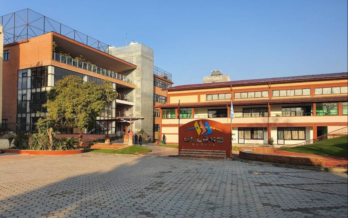 खुमलटारस्थित आरजु देउवा अध्यक्ष रहेको युलेन्स स्कुलमा पनि आगजनी