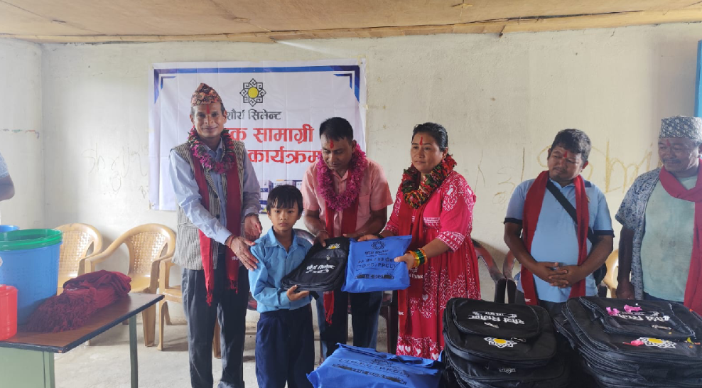 शौर्य सिमेन्ट इण्डष्ट्रिजद्वारा उदयपुरका विभिन्न विद्यालयमा शैक्षिक सामग्री वितरण