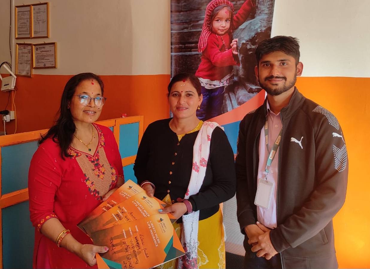 तुलसी पौडेलले आफ्नो जन्मदिनमा खरिद गरिन् बीमा पोलिसी