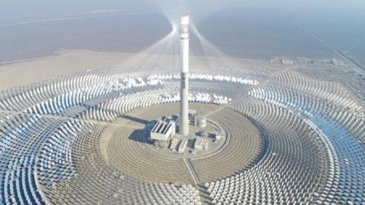 गोबी मरुभूमिमा चीनको दोहोरो टावर सौर्य ऊर्जा परियोजना, मरुभूमि हरियाली र ऊर्जाको नयाँ युग