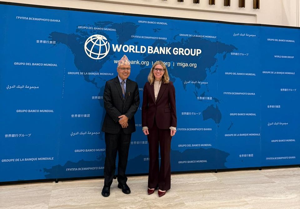 अर्थमन्त्रीको विश्व बैंक र अन्तर्राष्ट्रिय मुद्रा कोषका उच्च अधिकारीसँग भेटवार्ता