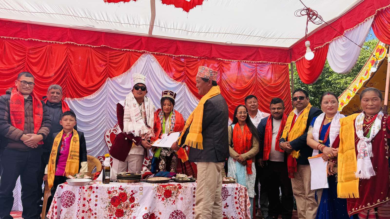 तामाङले विवाहमा बुहारीलाई दिए ५ लाखको बीमा पोलिसी उपहार