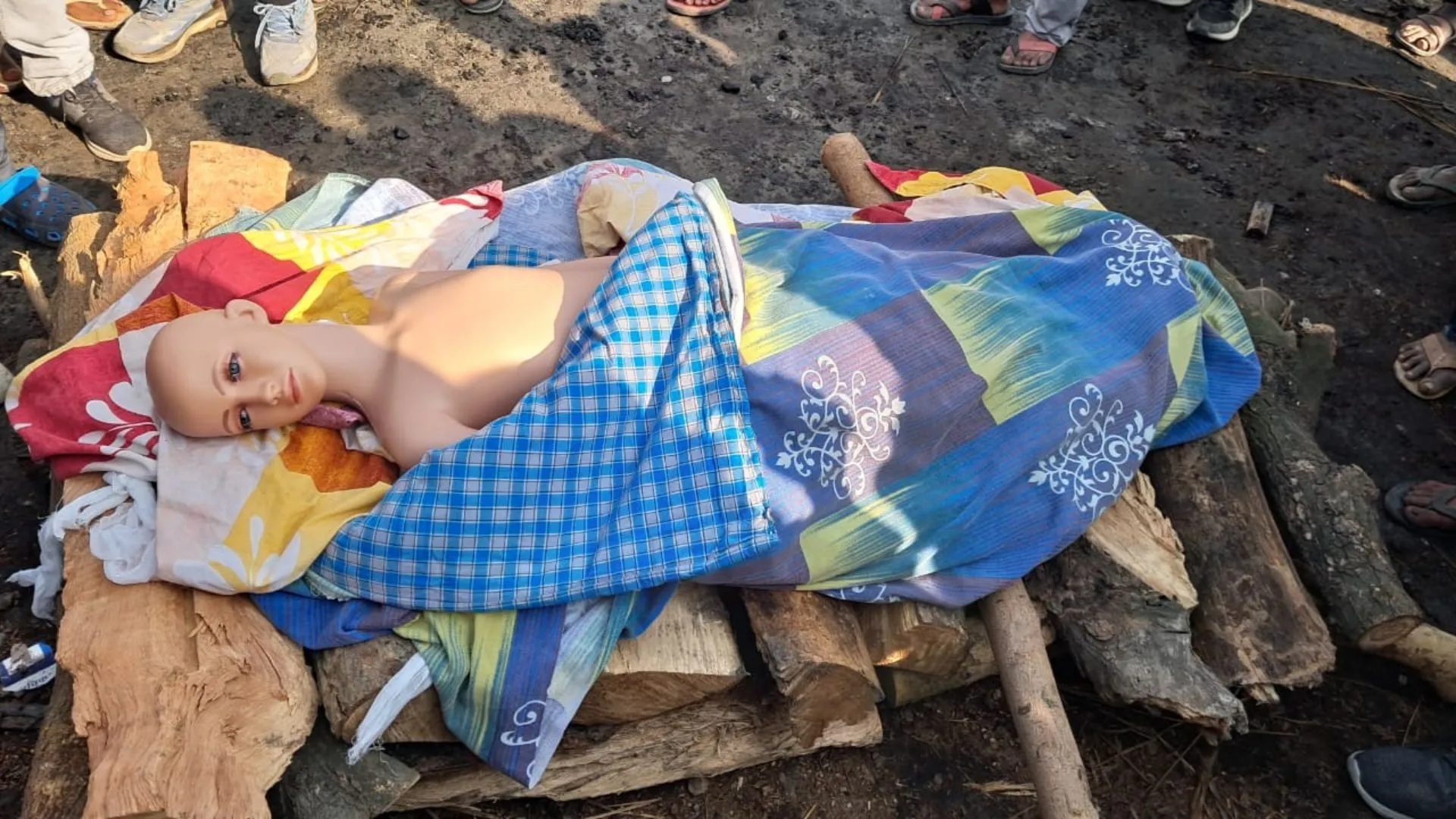 A strange way to grab the insurance money, an attempt to burn an effigy by declaring a living servant dead!