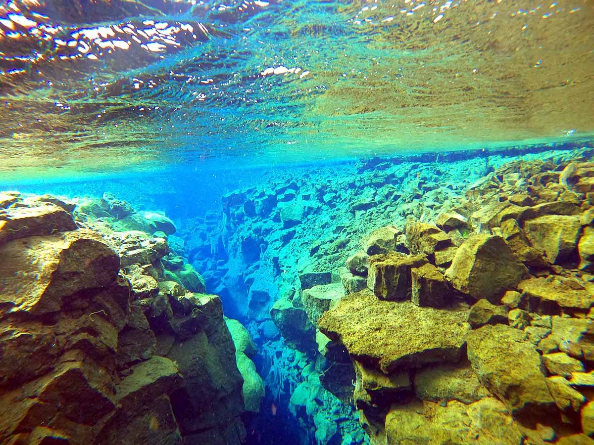 Could the Earth be split in two under the Pacific Ocean, a great cataclysm?