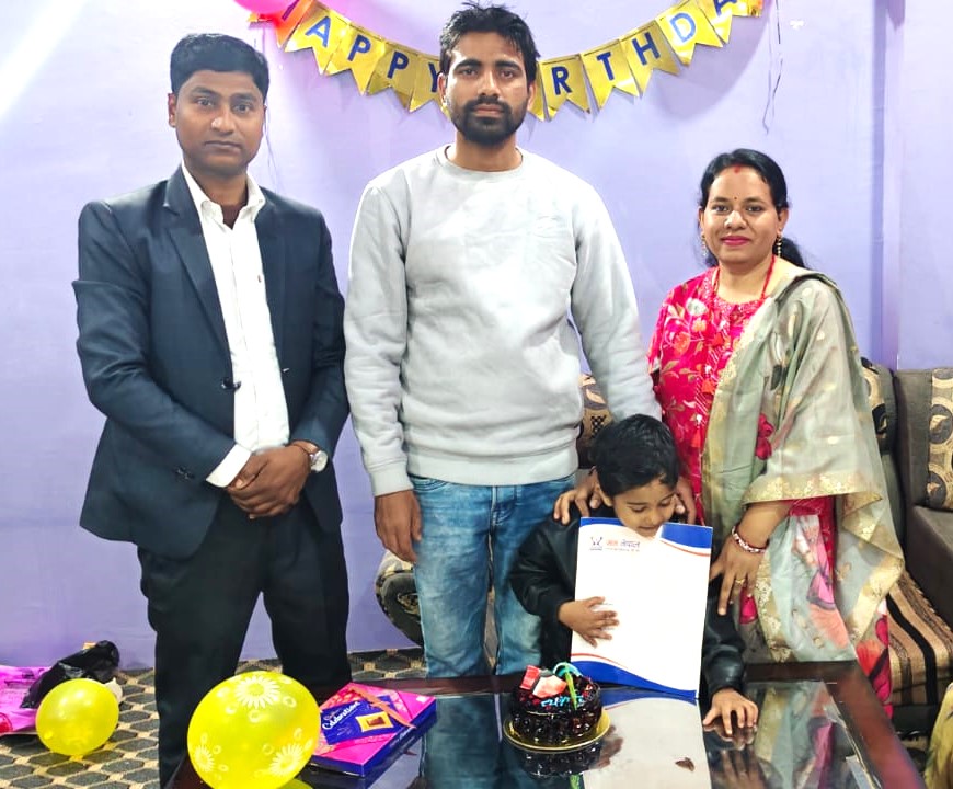 सुनिलले छोराको जन्मदिनमा दिए बीमा पोलिसी उपहार