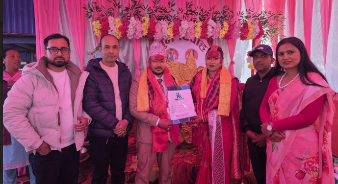 विवाहमा श्रीमतीलाई बीमा पोलिसी उपहार