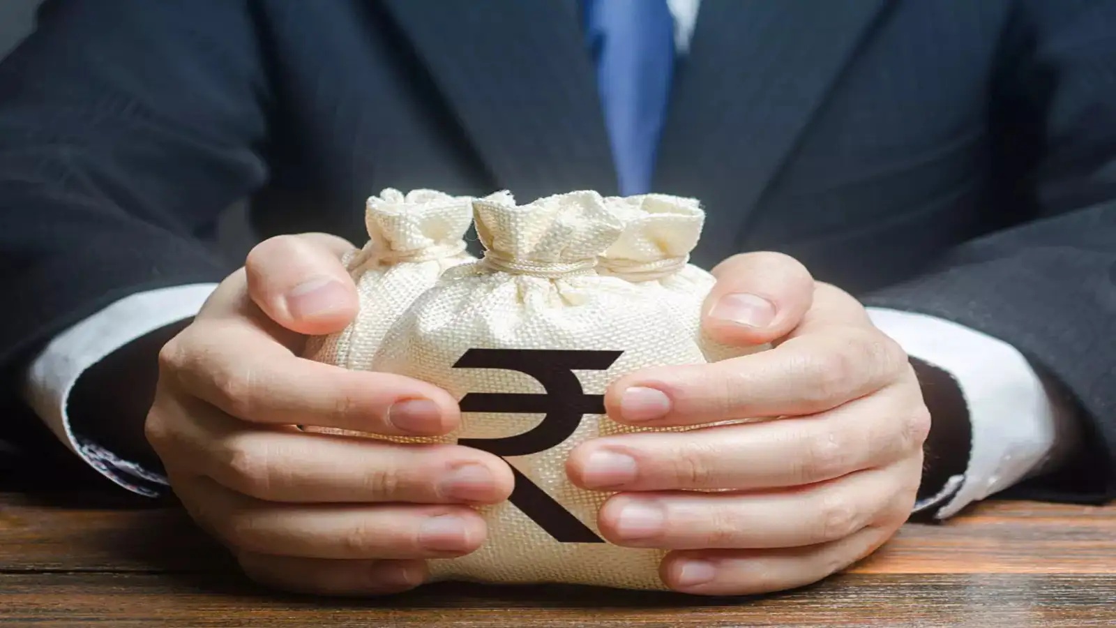 जीवन बीमकका सीईओहरुले एक वर्षमा लिए १९ करोड तलबभत्ता, कसको कति ?