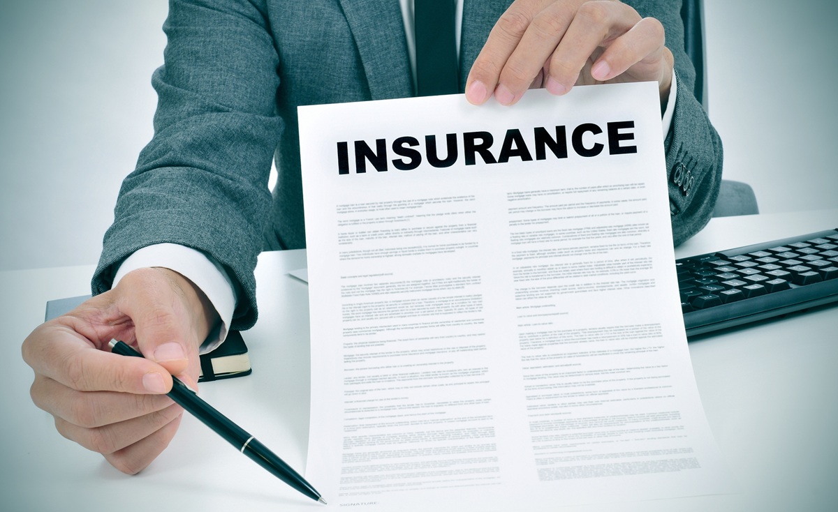Insurance Business Rs. What is the growth of life and non-life insurers?