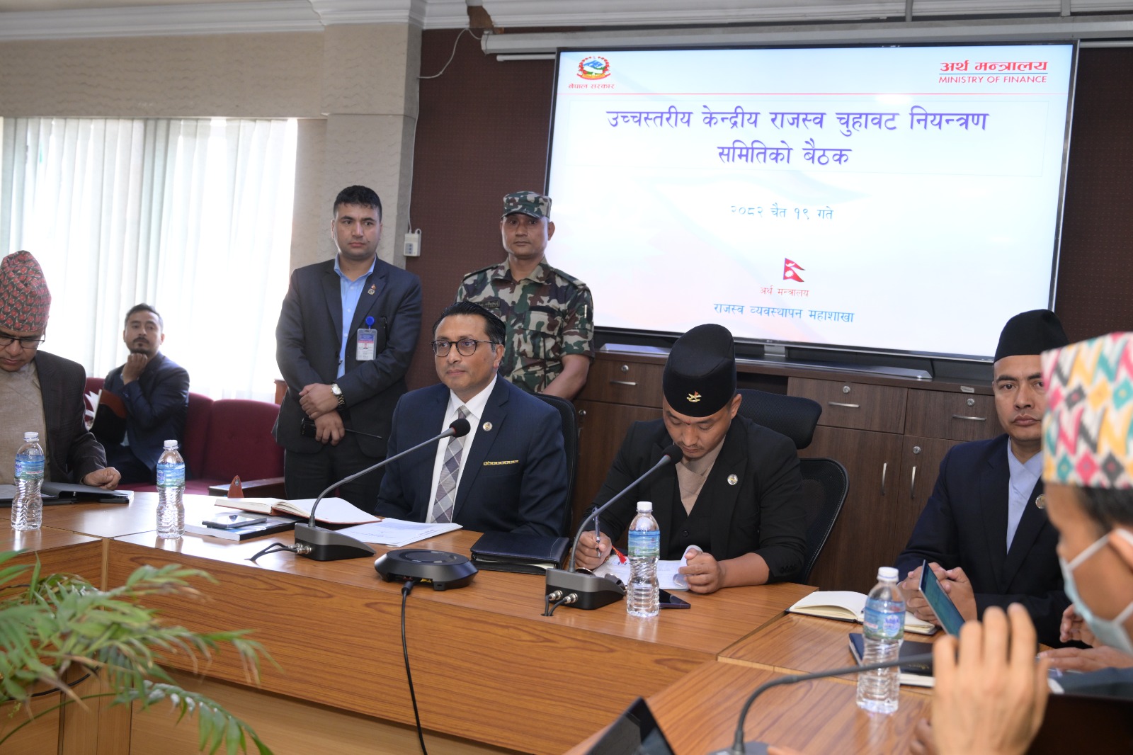 केन्द्रीय राजस्व चुहावट नियन्त्रण समितिको बैठकः अर्थमन्त्री र गृहमन्त्रीले दिए यस्ता निर्देशन