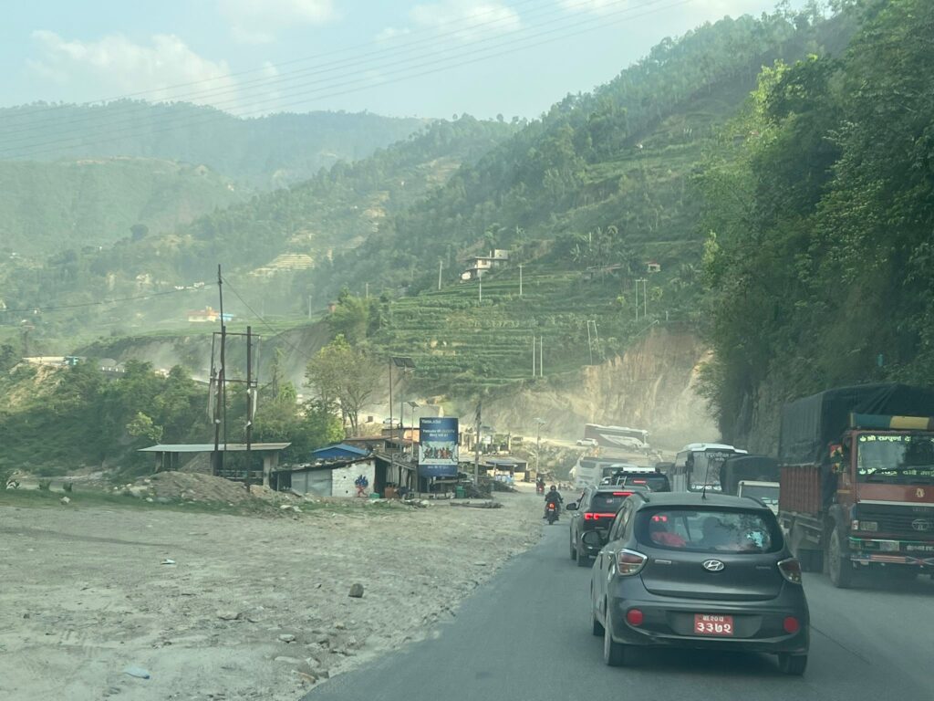 नौबिसे-मुग्लिङ सडकखण्डको निर्माण वर्षदिनभित्रै नसकिए ठूलो संकट निम्त्याउन सक्ने चेतावनी