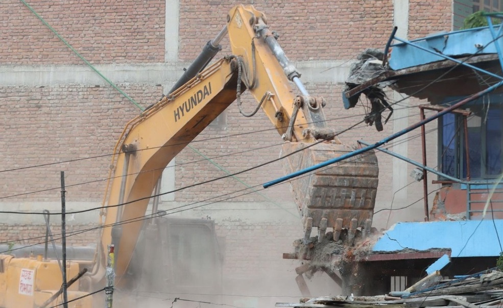 Wave of road expansion: Collapsed houses, increasing damage and limited role of insurance in cities