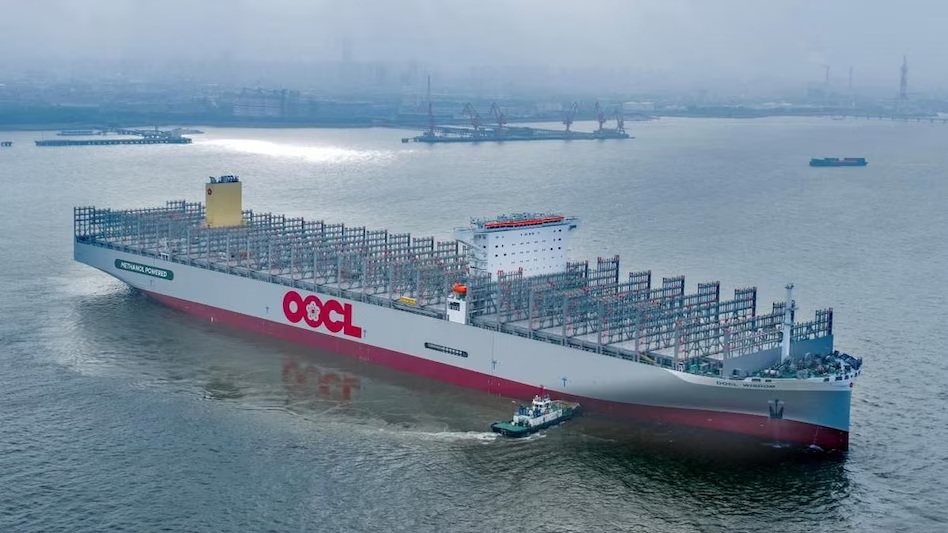 China Builds World’s Largest Container Ship 4 Lengths